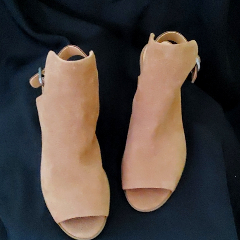 Lucky Brand 8.5 tan suede open toe sling back. No tags, but never worn.